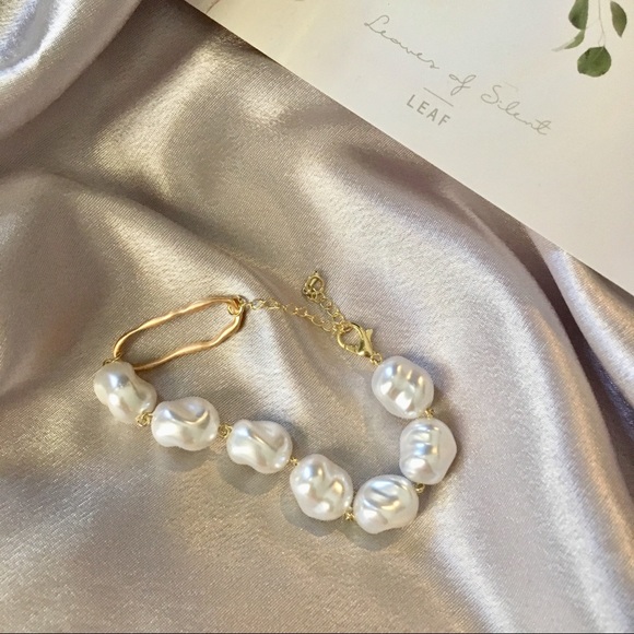 Imitation Freshwater Pearl Oval Gold Bracelet - Picture 2 of 7